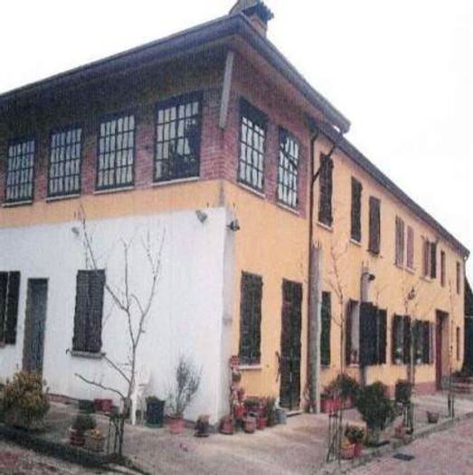 Casa con 6 locali in vendita in Via San Salvaro, Urbana