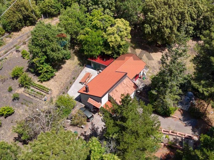 Casa trilocale in vendita in via alfredo maria mazzei, Nicolosi