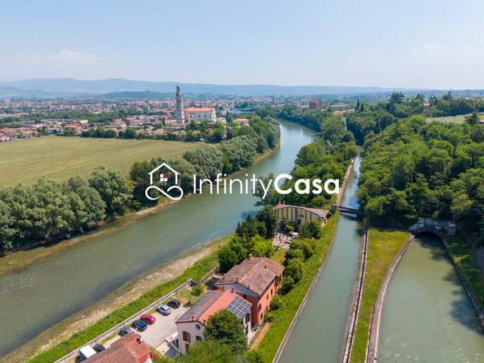 Casa con 6 locali in vendita in Via Molini, Bussolengo