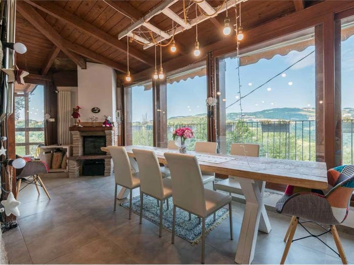 Casa con 5 locali in vendita in Tavoleto