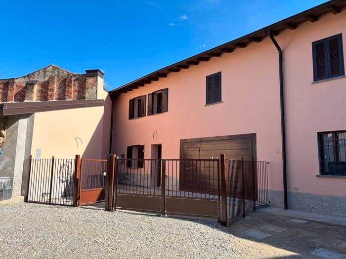Casa trilocale in vendita in Via Vittorio Emanuele II, Casorate Primo