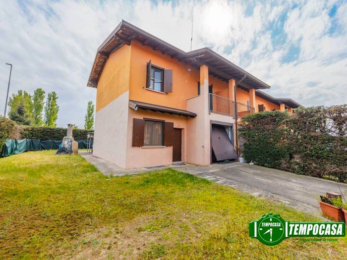 Casa quadrilocale in vendita in Via Angelo Gorini, Centro, Carbonara al Ticino