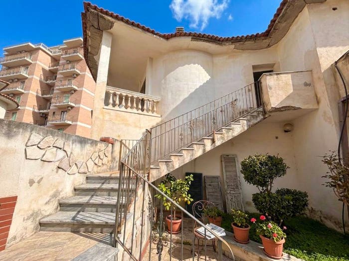 Casa con 6 locali in vendita in Castel Volturno