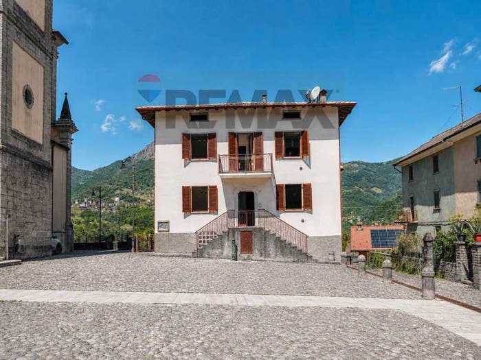 Casa con 6 locali in vendita in Botta, Locatello