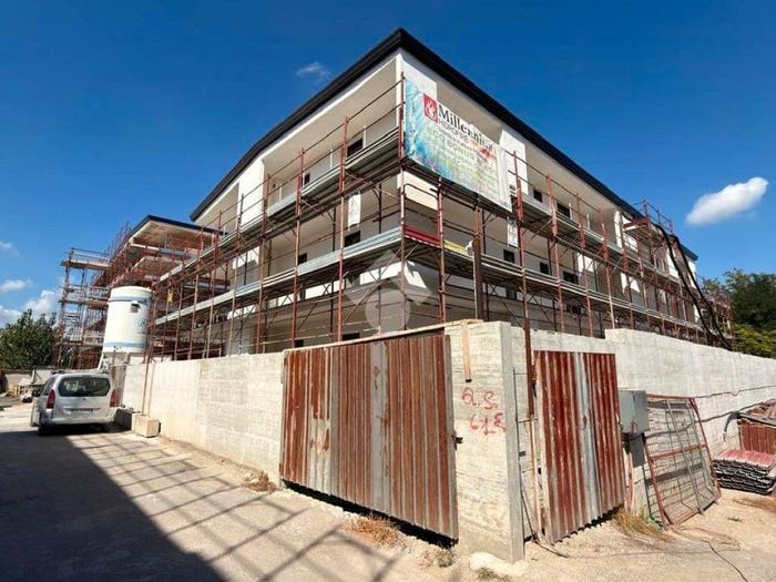 Appartamento quadrilocale in vendita in Via M Atellani, Cesa