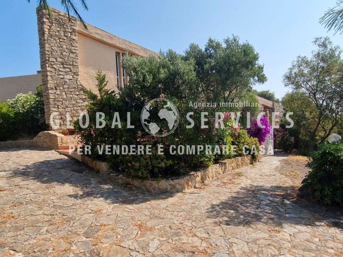 Casa con 6 locali in vendita in via milmeggiu, Portisco, Olbia