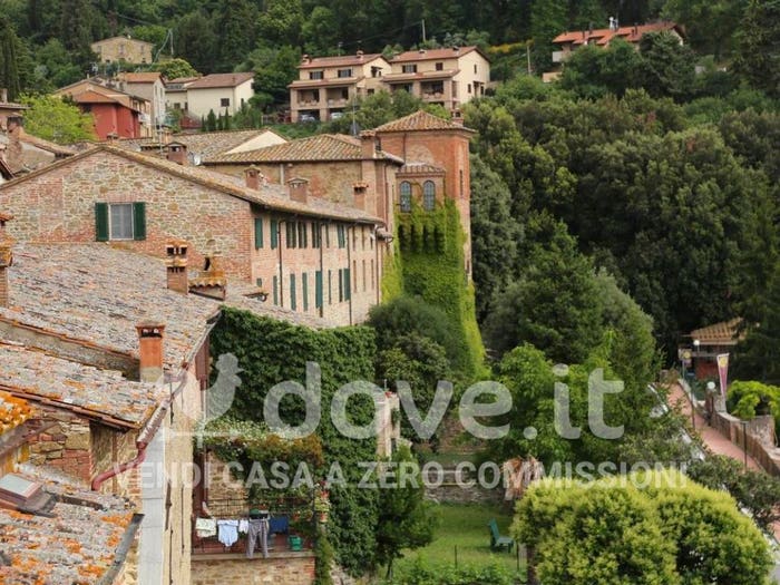 Appartamento con 6 locali in vendita in Via Quadrani Pompili, Centro, Paciano