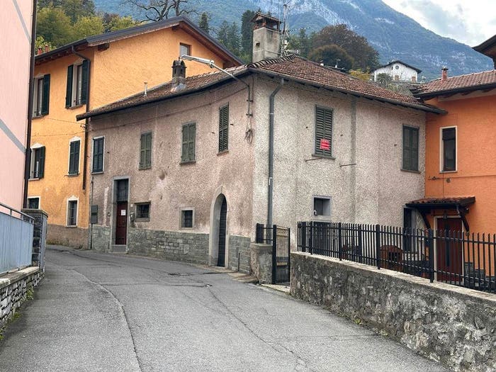 Casa con 6 locali in vendita in Via Alfredo Wyatt, Centro, Menaggio