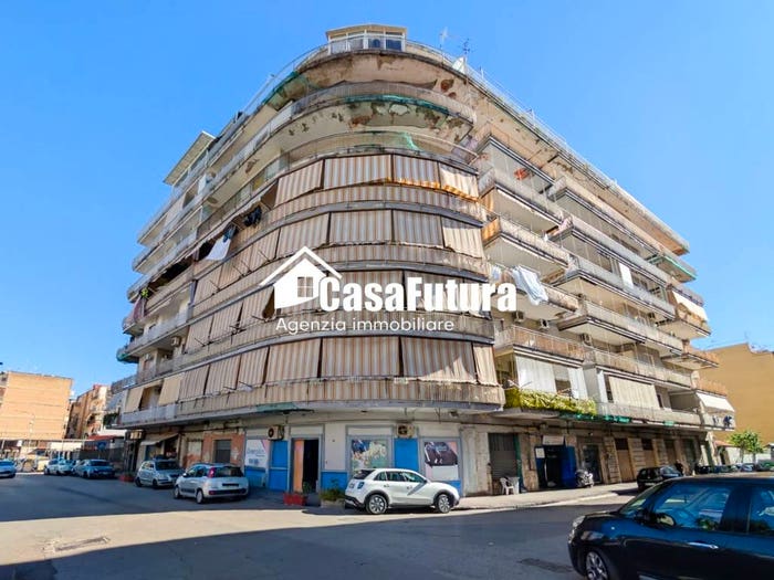 Appartamento quadrilocale in vendita in Via Trentino, Secondigliano, Napoli