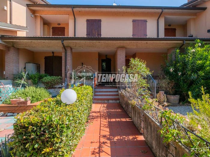 Casa con 5 locali in vendita in Via Grandi, Centro, Albinea