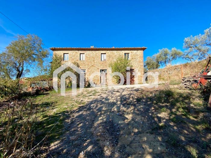 Casa con 6 locali in vendita in via giulio cesare, Capannole, Bucine