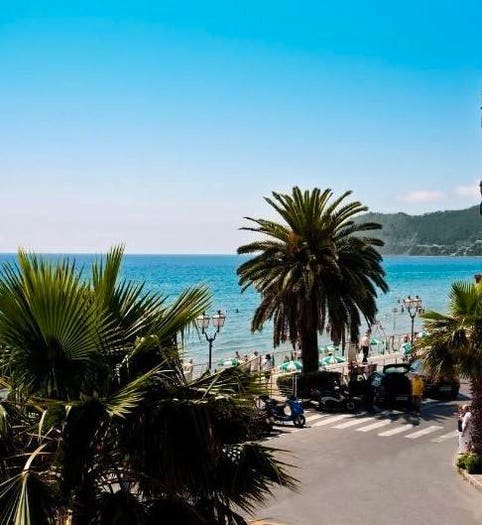 Appartamento quadrilocale in vendita in Vico Granaro, Via Roma Borgo Barusso, Alassio