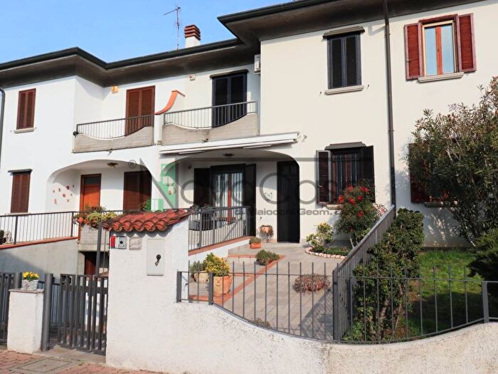 Casa quadrilocale in vendita in Via Monsignor G Gennari, Centro, Codogno