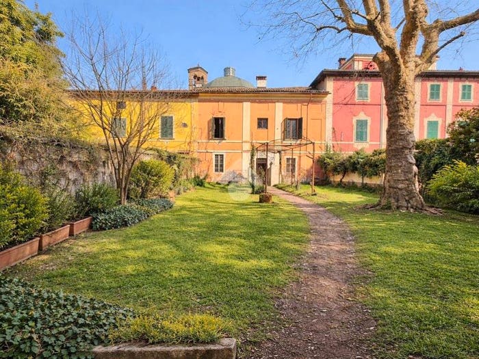 Casa con 6 locali in vendita in Via Vittorio Emanuele II, Villalvernia
