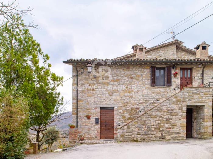 Casa con 6 locali in vendita in Frazione Colpalombo, Colpalombo, Gubbio