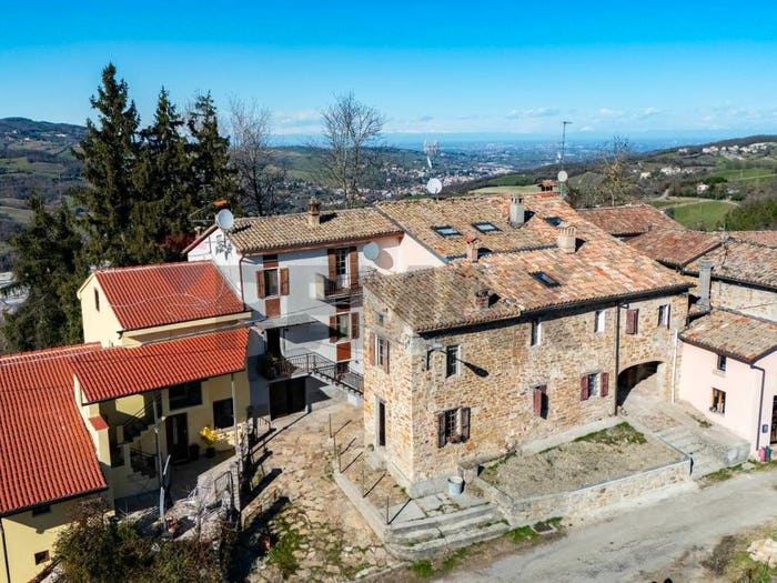 Appartamento quadrilocale in vendita in Strada per Bersatico, Lesignano de' Bagni