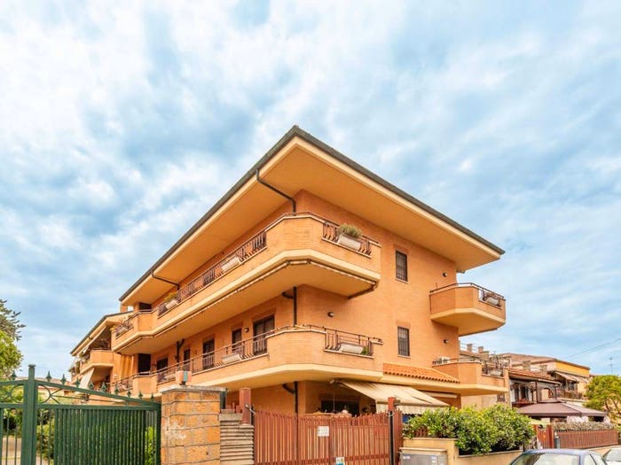 Appartamento quadrilocale in vendita in Via Martiri di Belfiore, Santa Maria delle Mole, Marino