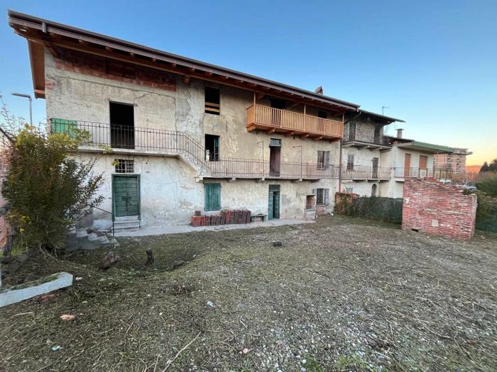 Casa con 6 locali in vendita in Corso Camillo Benso di Cavour, Dormelletto