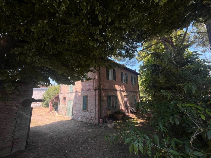 Casa con 6 locali in vendita in Piazzale Vittorio Veneto, Centro, Castel San Pietro Terme
