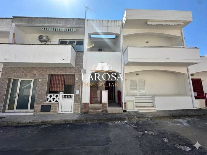 Appartamento con 6 locali in vendita in Via dei Mille in San Foca, San Foca, Melendugno