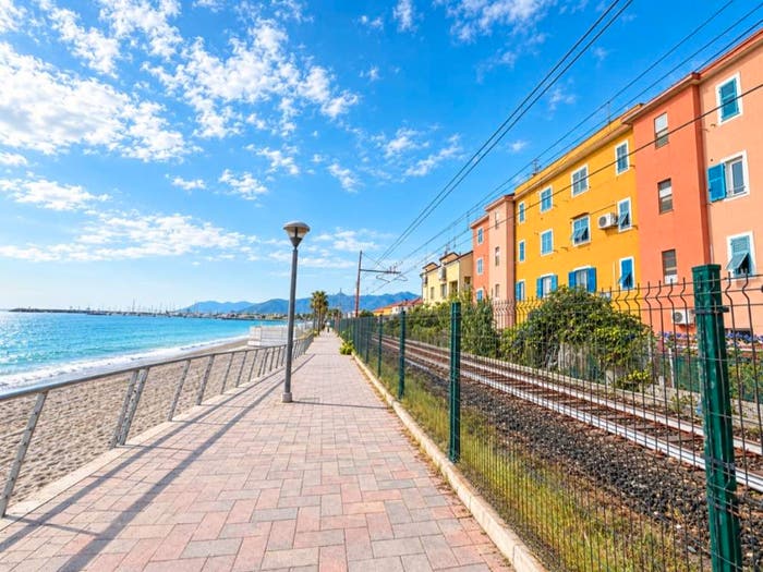 Appartamento trilocale in vendita in Via Aprile, Centro, Pietra Ligure