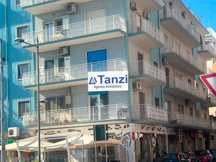 Appartamento trilocale in vendita in Via Novembre, Centro, Barletta