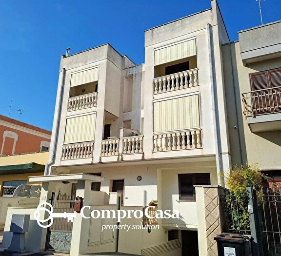 Appartamento trilocale in vendita in Via San Cesario, Lequile