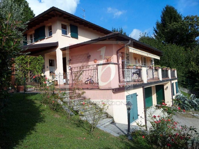 Casa con 6 locali in vendita in Vicolo Spalato, Laveno, LavenoMombello