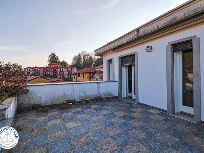 Appartamento con 5 locali in vendita in Via del Quartiere, Marchirolo