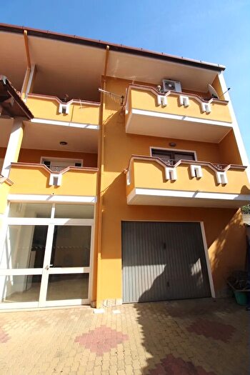 Casa con 8 locali in vendita in Via Trieste, Villaputzu