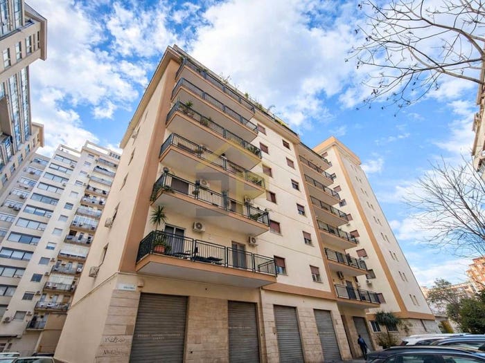 Appartamento con 6 locali in vendita in via Arturo Maira, Montepellegrino, Palermo