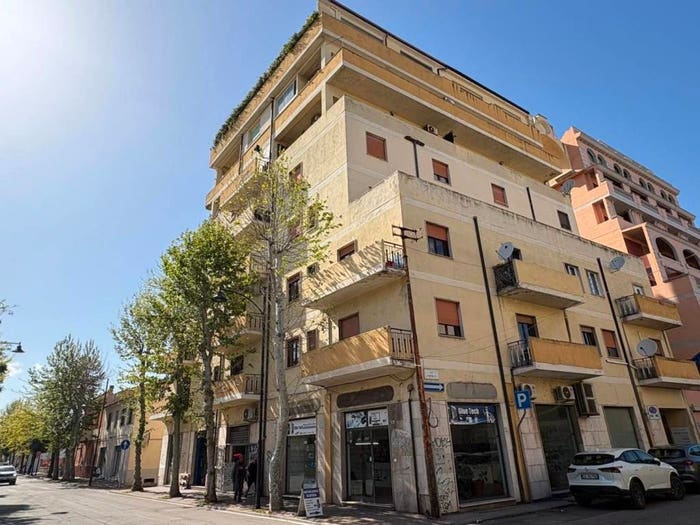 Appartamento con 5 locali in vendita in Via Montello, San Simplicio, Olbia