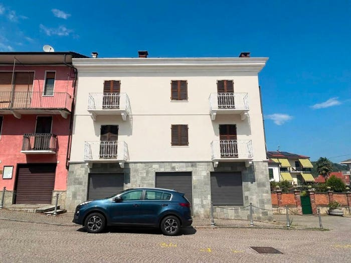 Casa con 6 locali in vendita in Piazza dei Caduti, Centro, Trana