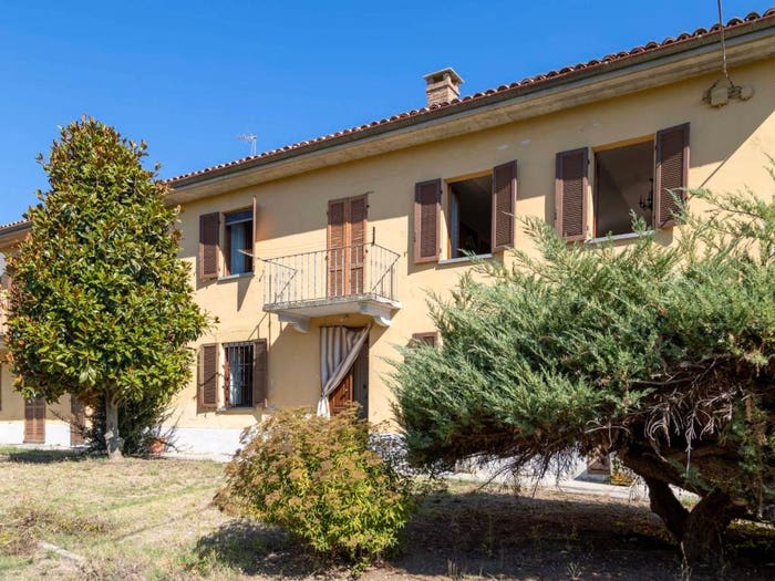 Casa con 6 locali in vendita in Via Santa Maria, Castagnole delle Lanze
