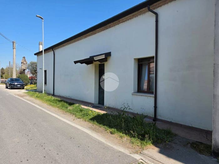 Casa bilocale in vendita in Str Alessandro Volta, Centro, Roncoferraro