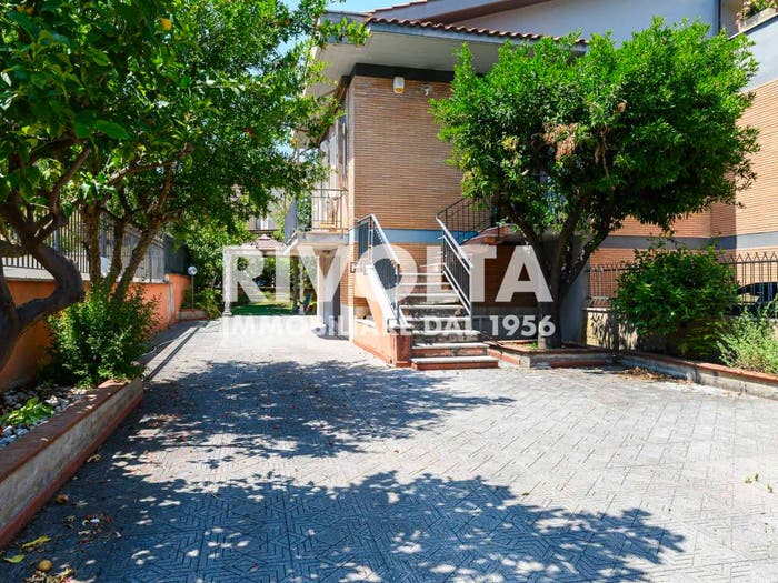 Casa con 5 locali in vendita in Casetta Mattei Corviale, Roma