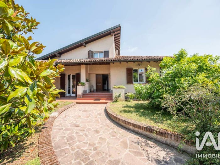 Casa con 6 locali in vendita in Via Papa Giovanni XXIII, San Martino dall'Argine
