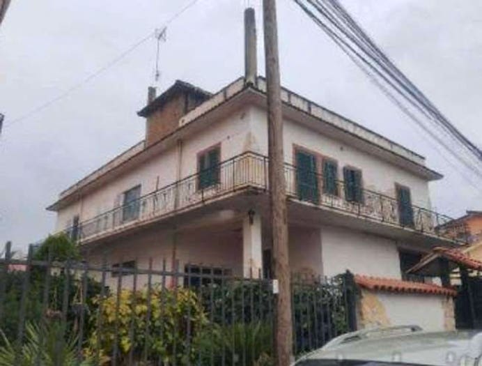 Appartamento trilocale in vendita in Via Polverigi, Corcolle, Roma