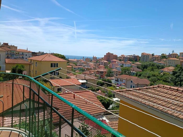 Appartamento trilocale in vendita in Via Diano Calderina, Oneglia, Imperia