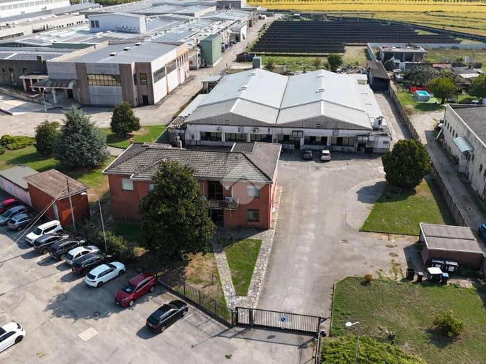 Appartamento con 6 locali in vendita in Via Crosa, Cerano