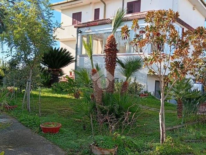 Casa con 6 locali in vendita in Ginosa
