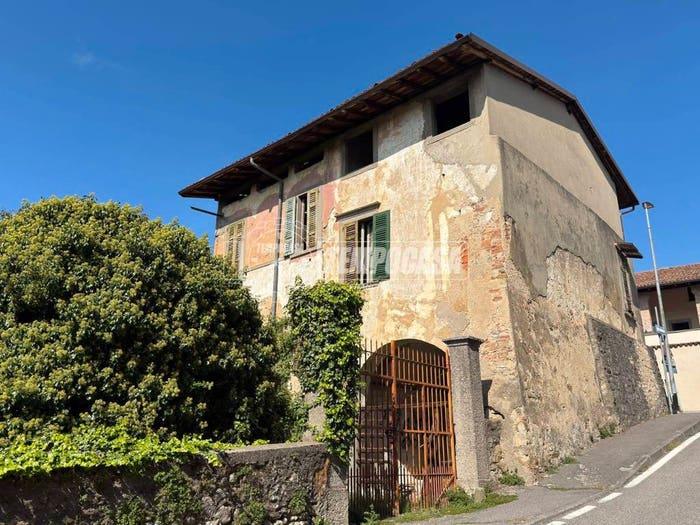 Casa con 6 locali in vendita in Via Roma, Villongo