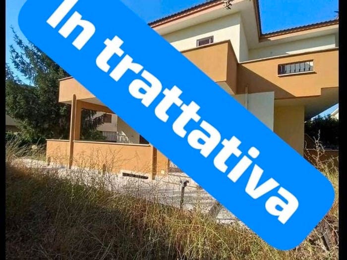 Casa con 6 locali in vendita in Via Costanzo Fiorini, Centro, Cerveteri
