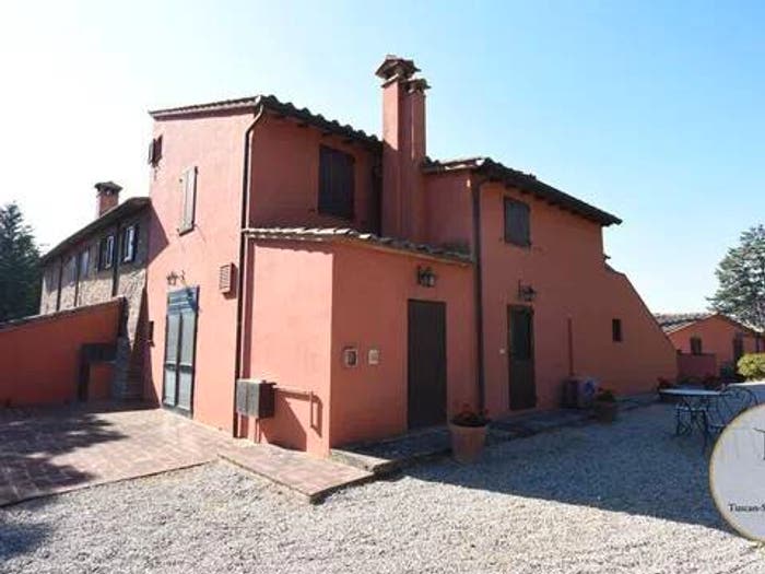 Casa con 6 locali in vendita in Via Lungolago No Number, Centro, Castiglione del Lago