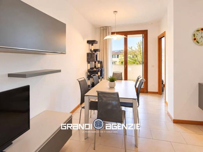 Appartamento quadrilocale in vendita in Via Enzo Venturini, Centro, Silea