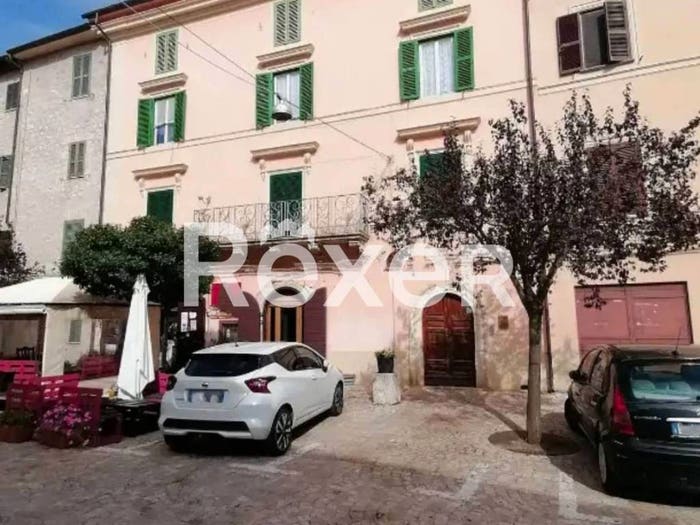 Appartamento trilocale in vendita in Piazza Regina Margherita, Acuto