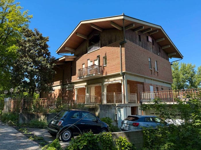 Casa con 6 locali in vendita in Via Francesco Crispi, Corso Langhe Moretta Corso Cortemilia, Alba