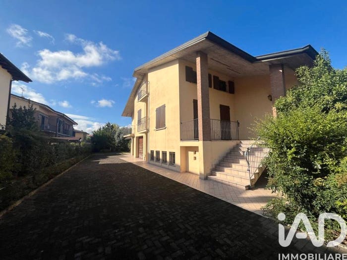 Casa con 6 locali in vendita in Via Ciro Menotti, Centro, San Felice sul Panaro
