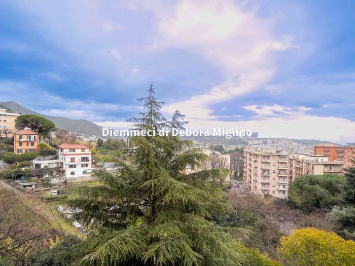 Appartamento con 6 locali in vendita in salita Cataldi B, Sestri Ponente, Genova