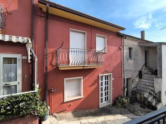 Casa trilocale in vendita in Via Panoramica Limiti, Frigento